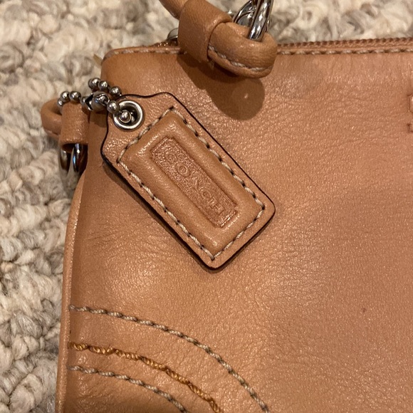 Coach wristlet - Picture 4 of 7